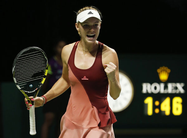 Wozniacki beats Radwanska at WTA Finals