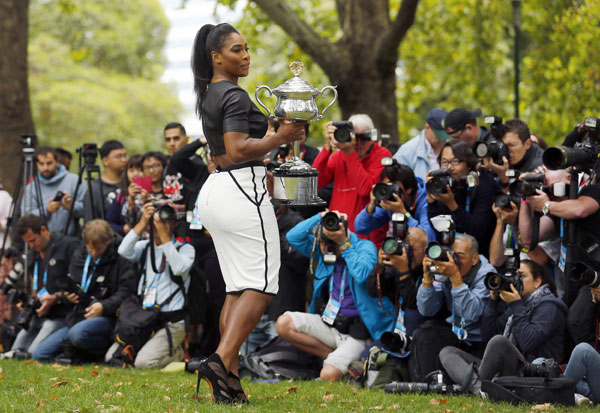 Serena poses for championship photo call