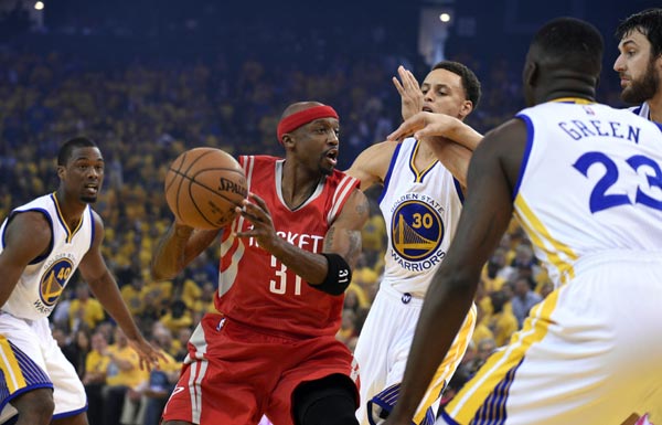 Curry sparks Warriors to Game One victory over Houston