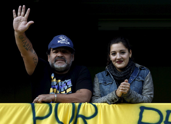 Maradona's ex-wife denounces him for fraud