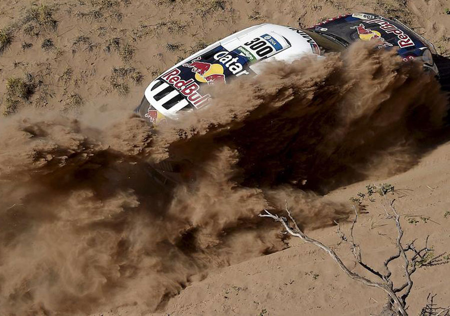 Peterhansel regains Dakar Rally lead