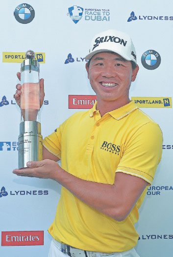Wu putts his way into Tour history