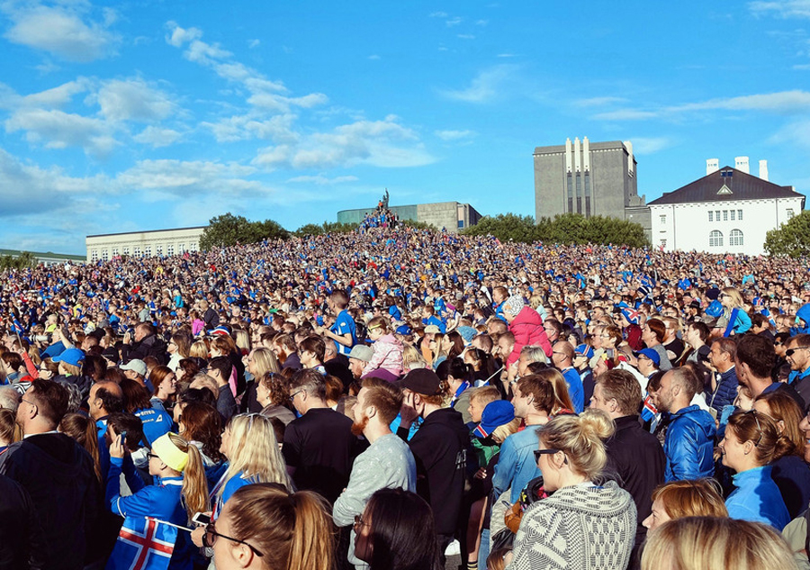 Iceland soccer team gets hero's welcome back home