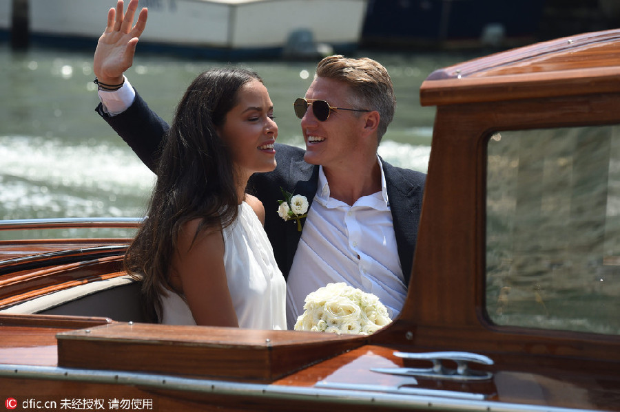 Sports star Ivanovic, Schweinsteiger holds wedding in Venice
