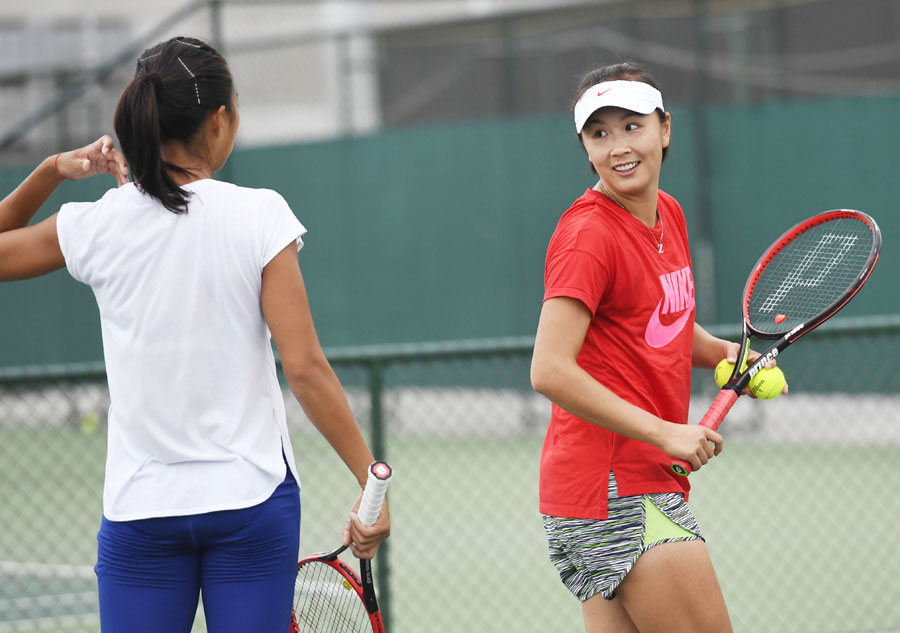 Chinese athletes attend training session of tennis in Rio