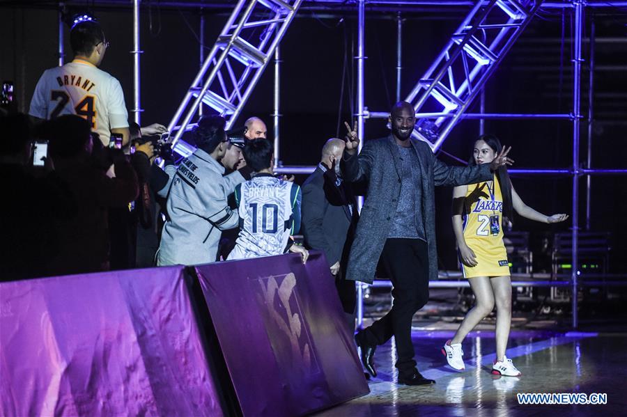 Kobe Bryant attends fans meeting in N China