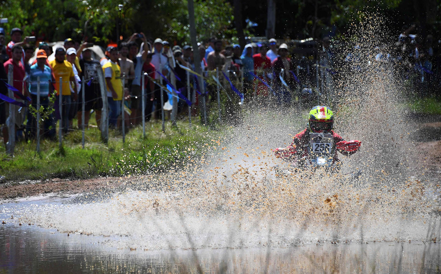 Chinese riders power up for 2017 Dakar Rally