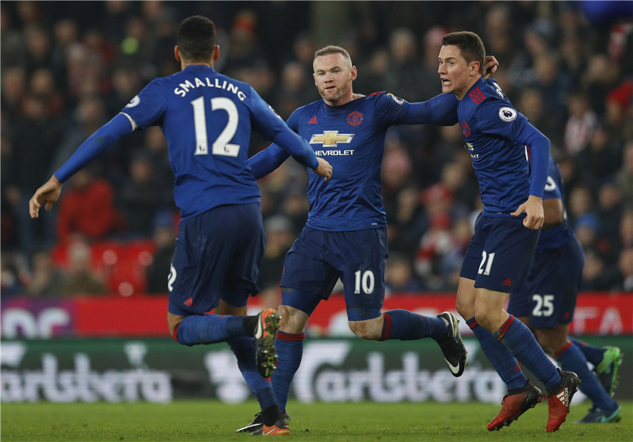 Rooney sets Man United scoring record; Man City, Spurs draw