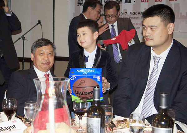 Houston embraces Yao Ming