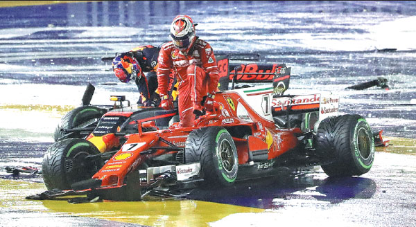 Reckless Vettel helps Hamilton