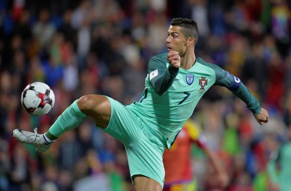 Ronaldo, Messi headline 30-man Ballon d'Or nominees list