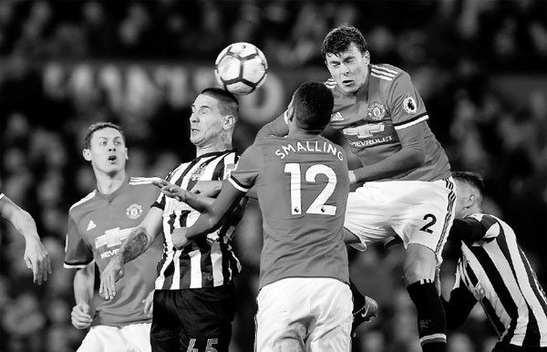 Pogba propels United attack