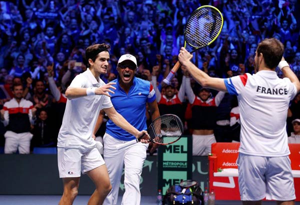 France wins doubles to lead Belgium 2-1 in Davis Cup final