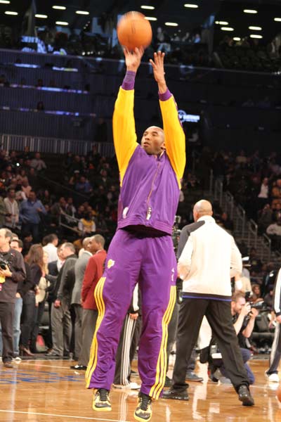 Short-handed Lakers beat Nets 92-83