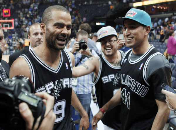 Spurs whip Grizzlies, advance to final