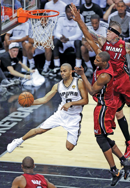 Spurs rout Heat in Game 3