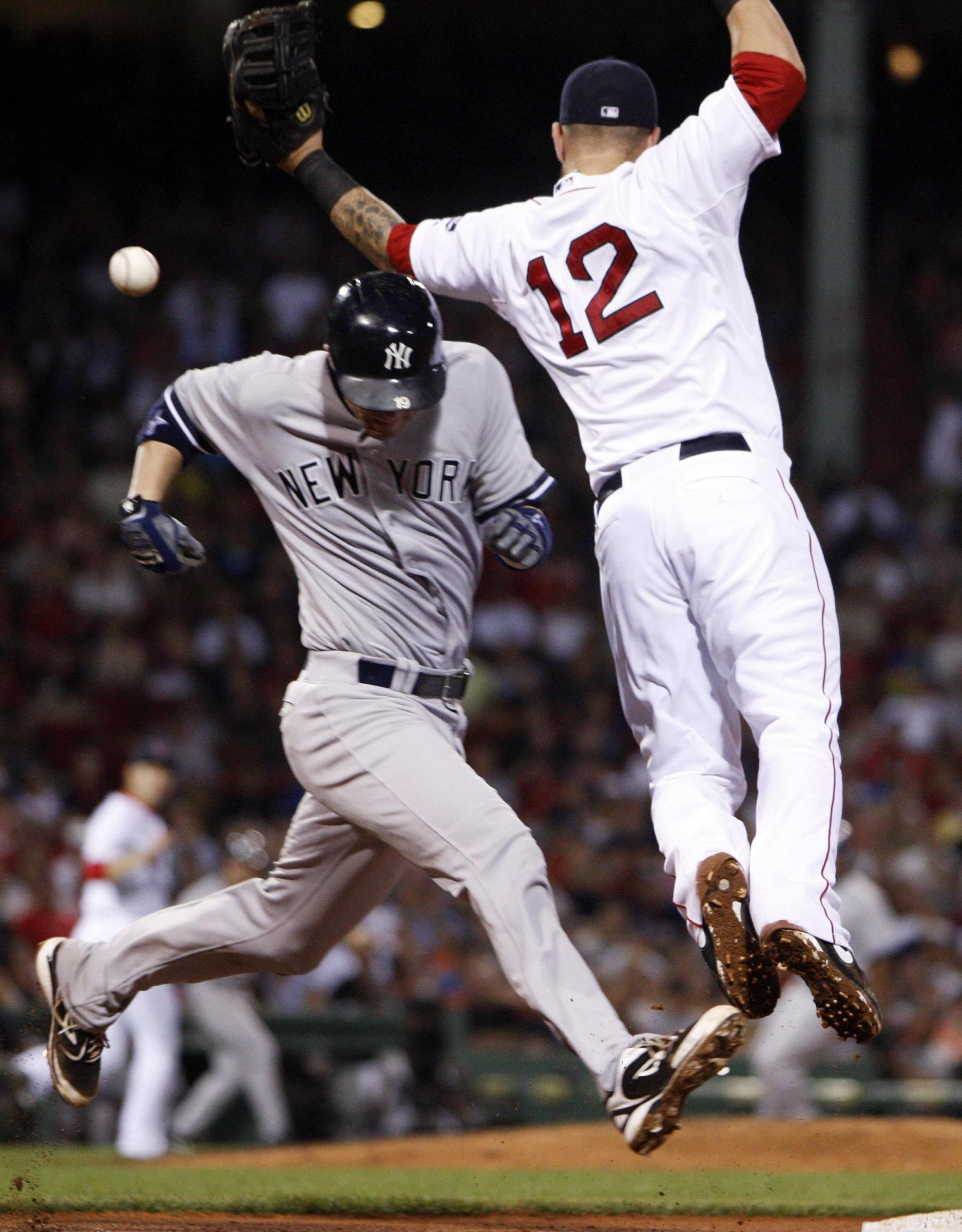 Red Sox pass Yankees for 8-7 lead