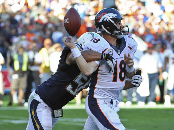 Manning throws 4 TD passes in Broncos' 28-20 win