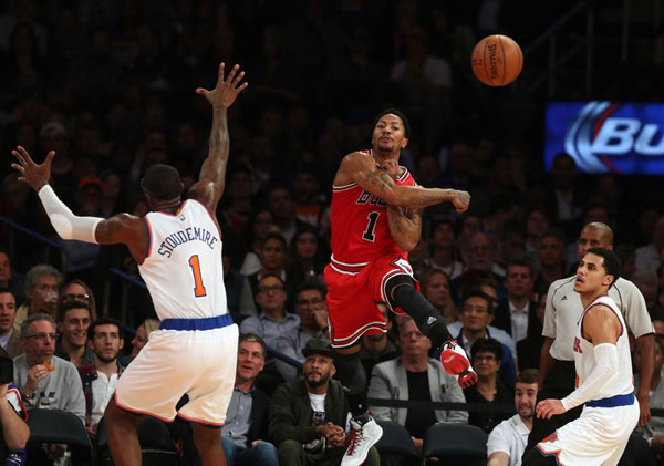 Bulls blow out Knicks in Rose's return