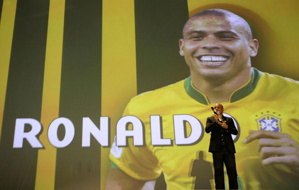 Ronaldo announces retirement from football