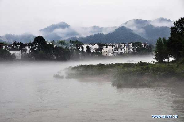 Fog scenery in E China