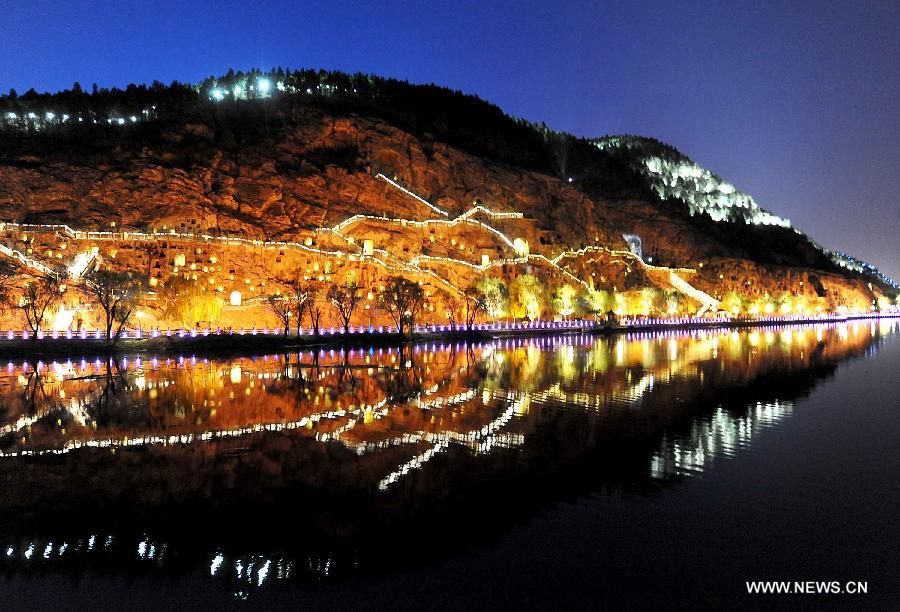 Night scene of Longmen Grottoes in Luoyang