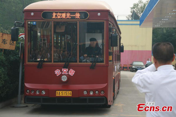 Beijing adds new route for vintage trolley sightseeing