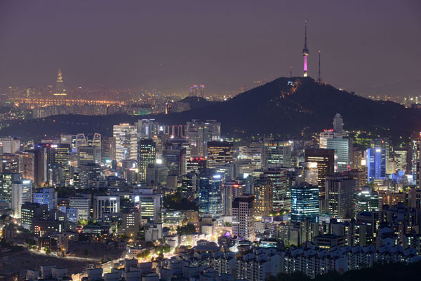 By day or night, Seoul proves irresistible