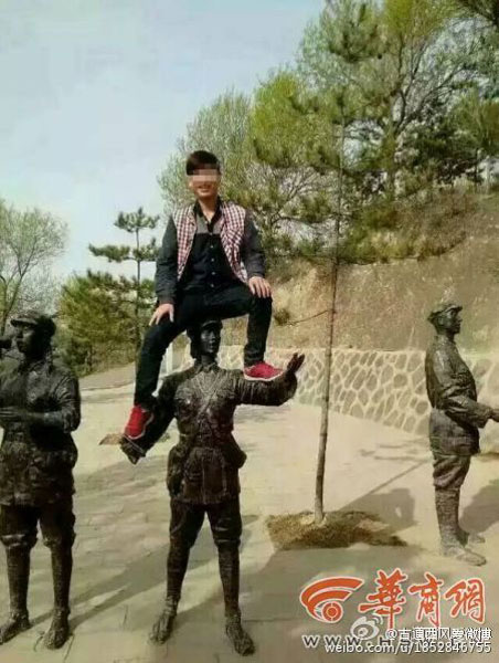 Tourist blacklisted for climbing Red Army statue