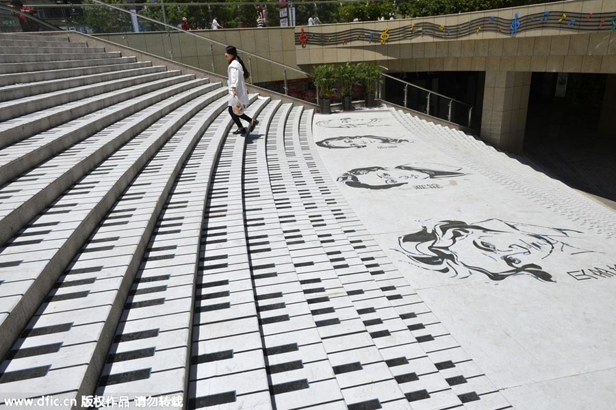 Stairs painted like piano keys in Henan province