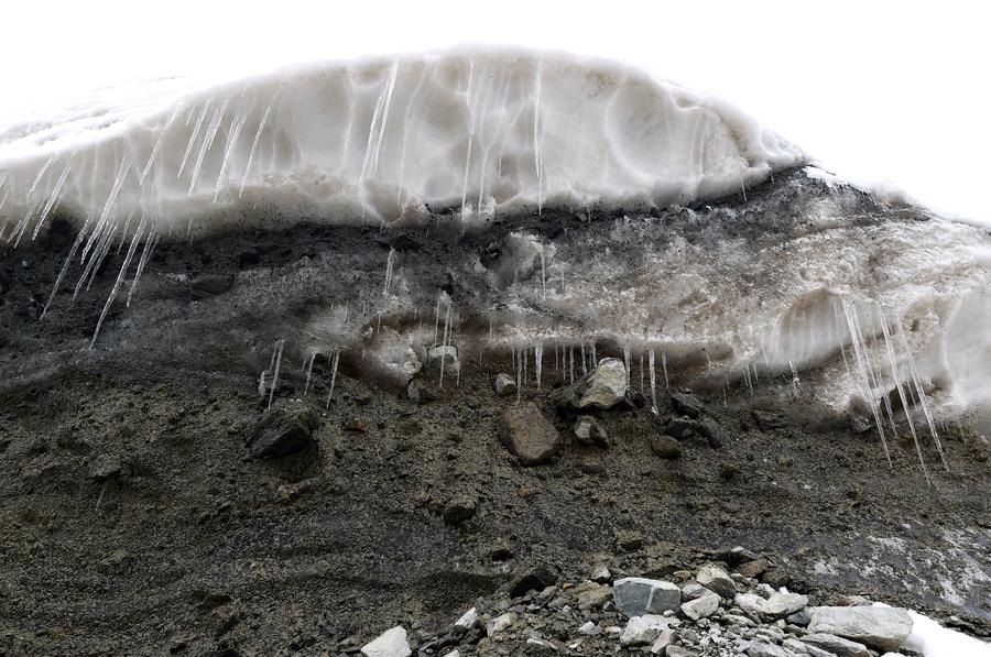Shrinking glaciers on Qilian Mountains