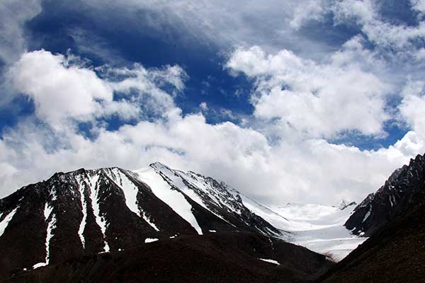 Xinjiang to ban tourists to glaciers