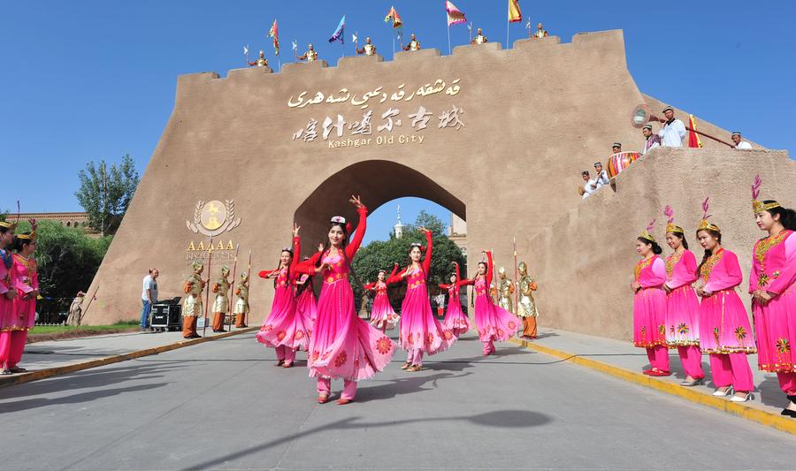 Kashgar attracts good many tourists in NW China's Xinjiang