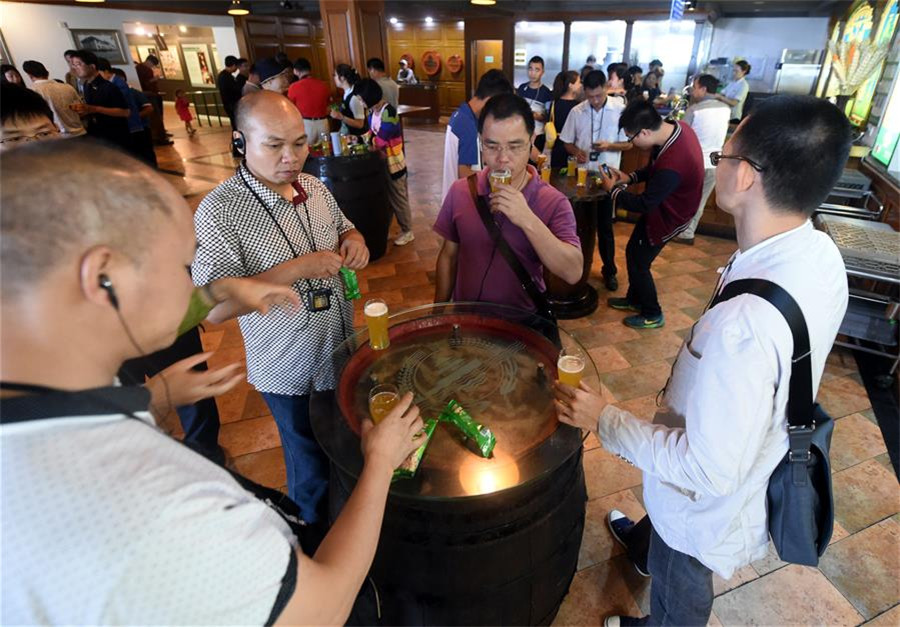 Tourists visit beer museum in E China's Qingdao