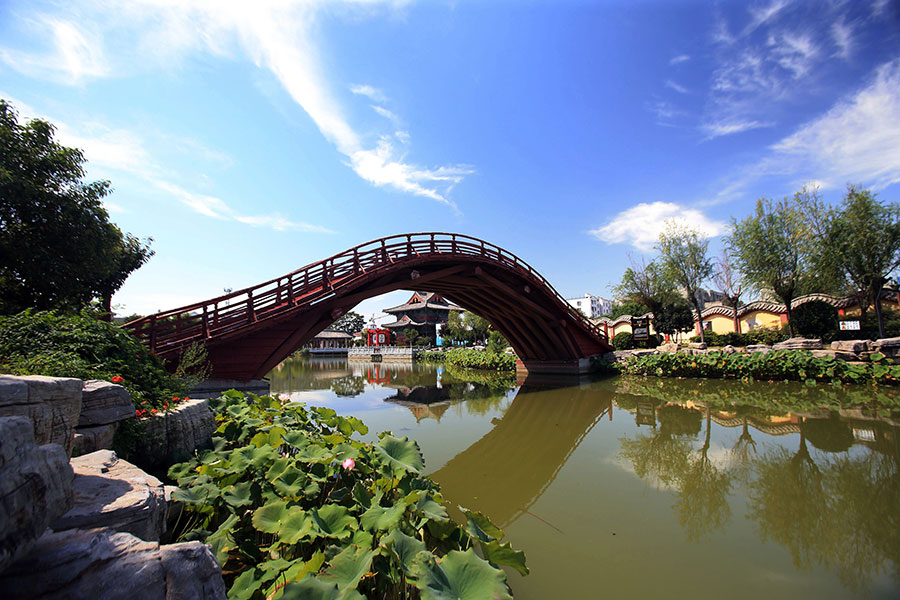 Scenes of ancient city Kaifeng in early autumn