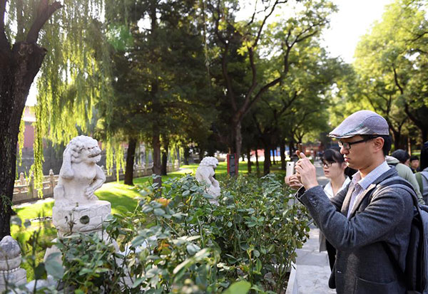 Beijing sees fewer tourists in holiday week