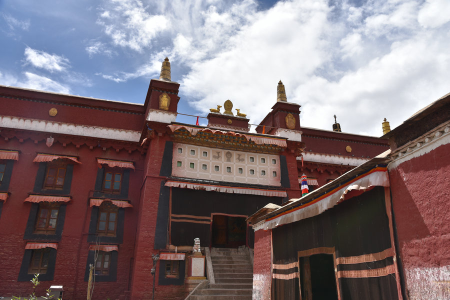 A glimpse of Tibetan Buddhism from Sakya Monastery