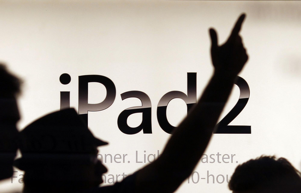 Apple crushes forecasts again, iPad backlogged