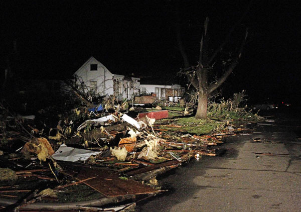 Powerful tornadoes kill at least 31 in US Midwest