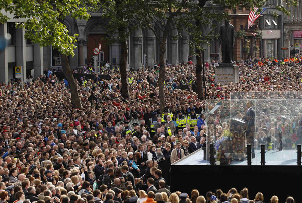 Obama speaks behind bullet-proof glass in Dublin