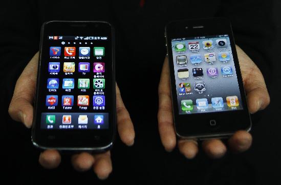 Samsung, Apple to end Nokia's smartphone reign