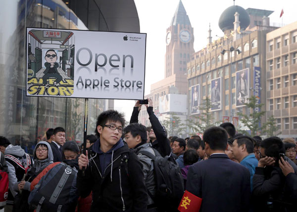 Asia's biggest Apple store opens in Beijing