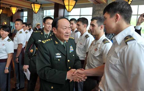 West Point cadets greet Liang in Mandarin