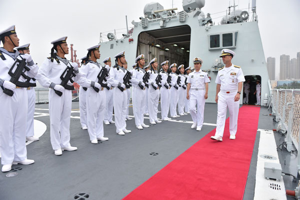 US Navy destroyer drops anchor in Qingdao