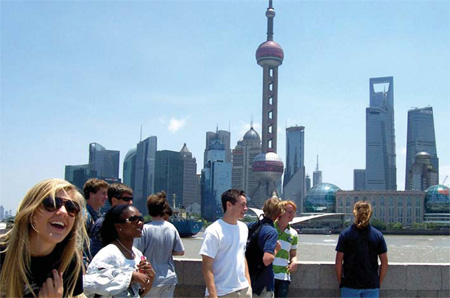 Shanghai pulls in overseas crowds