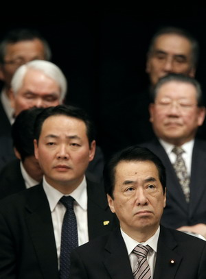 'Alien' ex-PM haunts successor in Japan