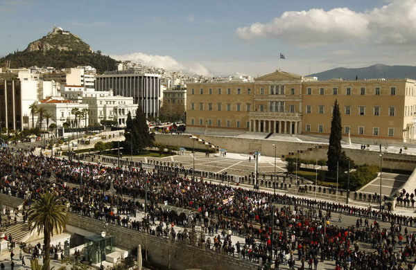 Greek protesters clash with police