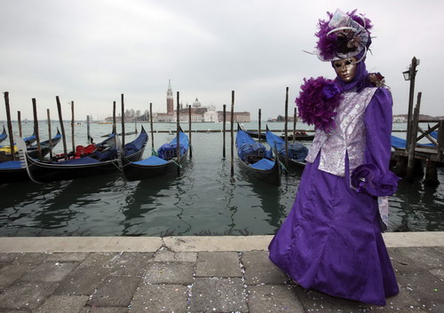 Venetian Carnival: Guess who am I?