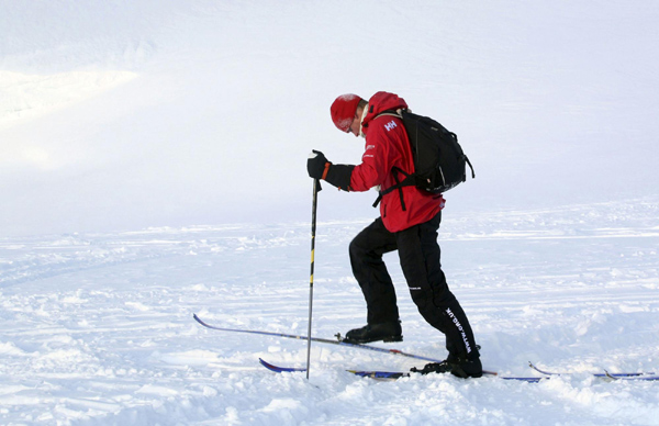 Prince Harry hits the ice for polar charity trek