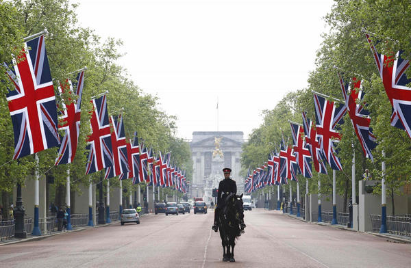 UK heats up for big royal wedding
